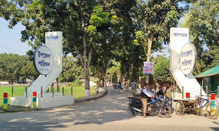 খানসামায় বই উৎসবের আনন্দ থেকে বঞ্চিত ৩ হাজার শিক্ষার্থী