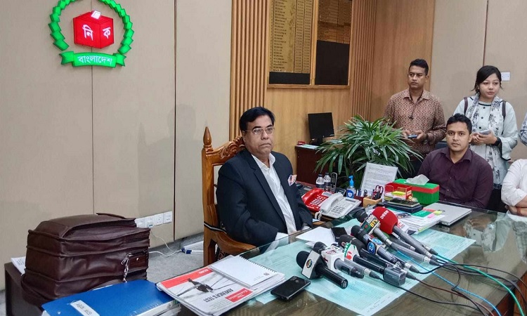 সশস্ত্র বাহিনী মাঠে আছে, প্রশাসনকে সহায়তা করবে : ইসি সচিব