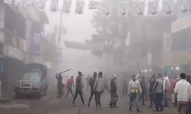 ধামরাইয়ে বিএনপির মিছিলে পুলিশের বাধা, গাড়ি ভাঙচুর