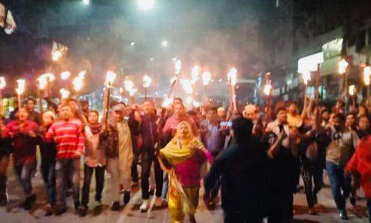 ভোট বর্জনে ঢাকা দক্ষিণ স্বেচ্ছাসেবক দলের মশাল মিছিল