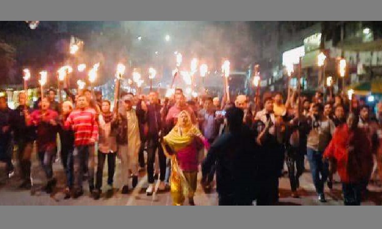 ভোট বর্জনে ঢাকা দক্ষিণ স্বেচ্ছাসেবক দলের মশাল মিছিল