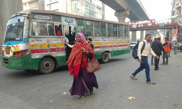 হরতালে রাজধানীতে গণপরিবহন সংকট, ভোগান্তিতে সাধারণ মানুষ