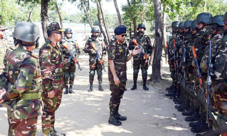 কক্সবাজারে সেনাবাহিনীর কার্যক্রম পরিদর্শন করলেন সেনাপ্রধান