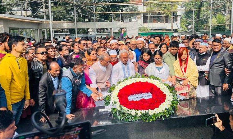 বঙ্গবন্ধুর প্রতিকৃতিতে শ্রদ্ধা জানালেন ঢাকা-৪ এর নবনির্বাচিত সংসদ সদস্য