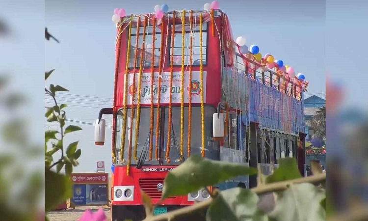 কক্সবাজার-টেকনাফ মেরিন ড্রাইভে চালু হল ছাদখোলা বাস