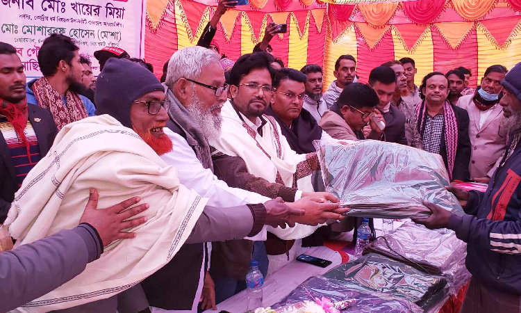 বোয়ালমারীতে পাঁচ শতাধিক শীতার্তদের মাঝে শীতবস্ত্র বিতরণ