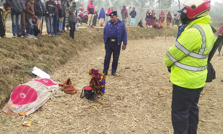 হাকিমপুরে ফসলি জমি থেকে নারীর মৃতদেহ উদ্ধার