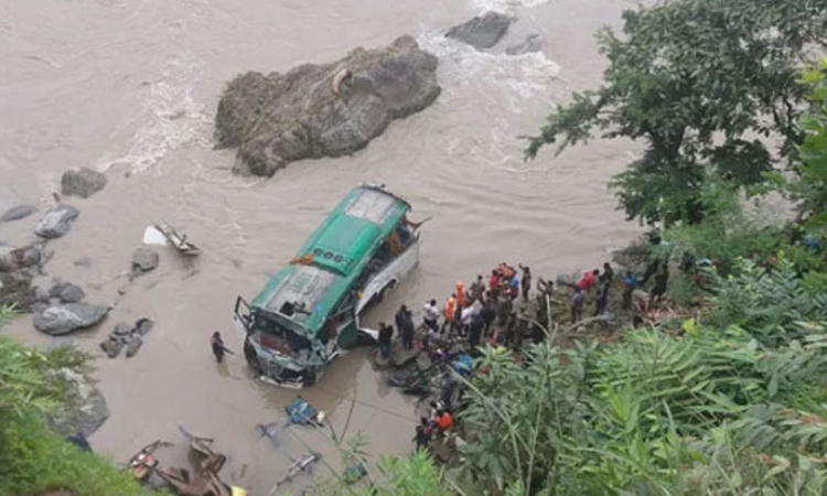 নেপালে যাত্রীবাহী বাস নদীতে পড়ে নিহত ১২