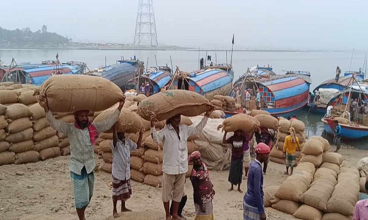 আশুগঞ্জ মোকামে ধানের সংকট, বেড়েছে চালের দাম