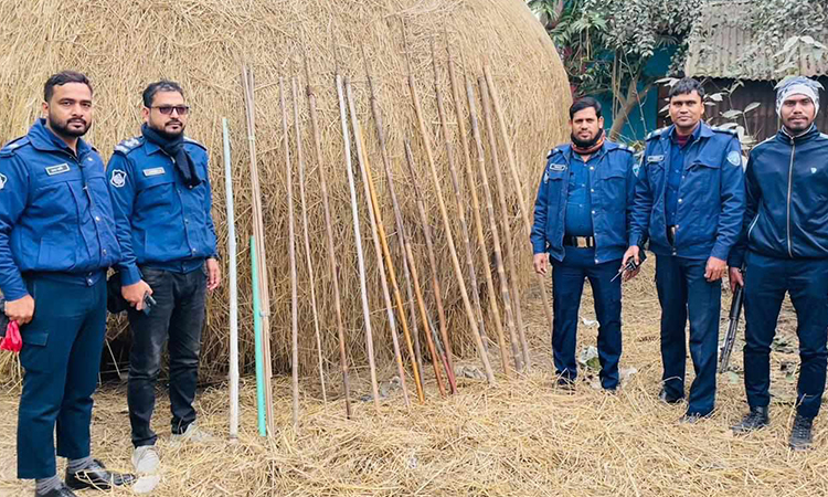 ব্রাহ্মণবাড়িয়ার ভাটপাড়া গ্রাম থেকে ২০০ দেশীয় অস্ত্র উদ্ধার