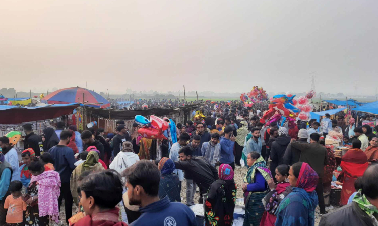 টাঙ্গাইলে পৌষ সংক্রান্তি মেলায় হাজারো মানুষের ঢল