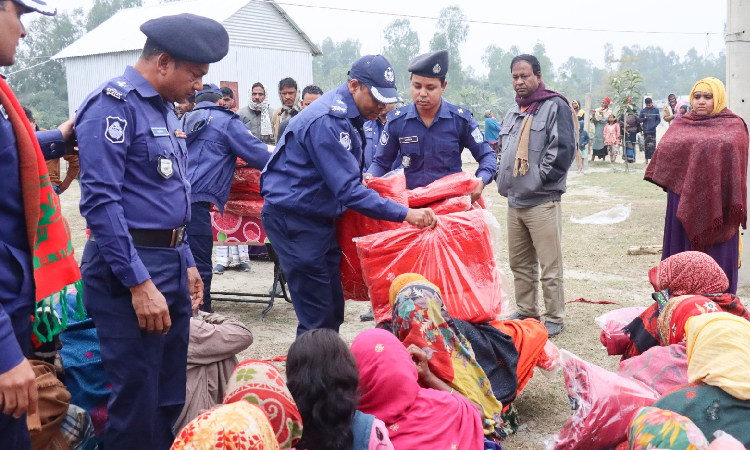 ‘এডাই কাঁইও আসে নাই বাহে, তোমরা আসি কম্বল দিলেন’