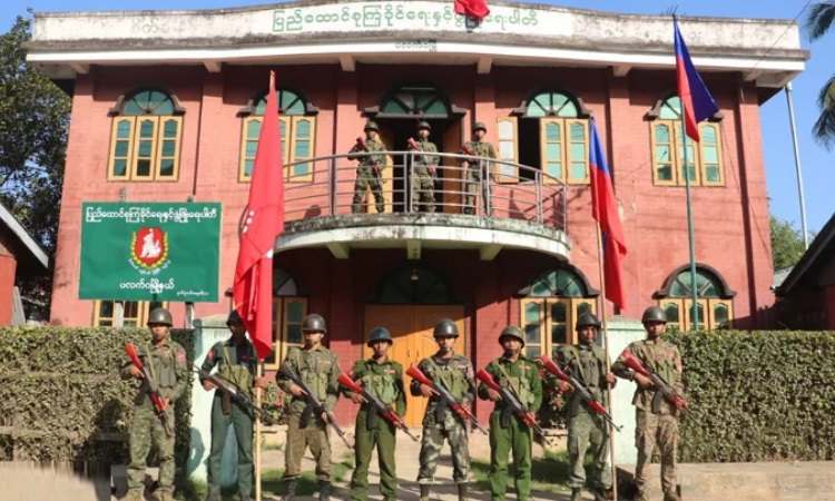 বাংলাদেশ-ভারত সীমান্তবর্তী শহর আরাকান আর্মির দখলে