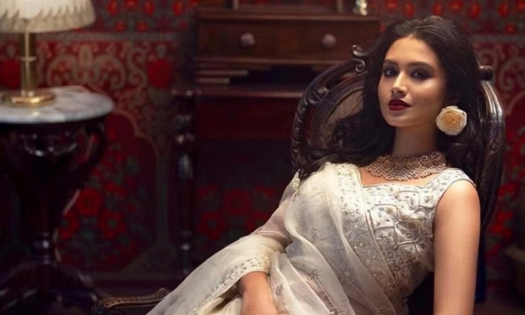 অভিষেকেই সেরা সম্ভাবনাময় অভিনেত্রীর পুরস্কার পেলেন ফারিণ