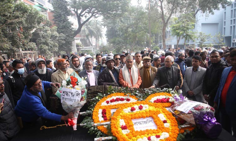 ড. রোজোয়ান হোসেন সিদ্দিকীর জানাজা ও দাফন সম্পন্ন