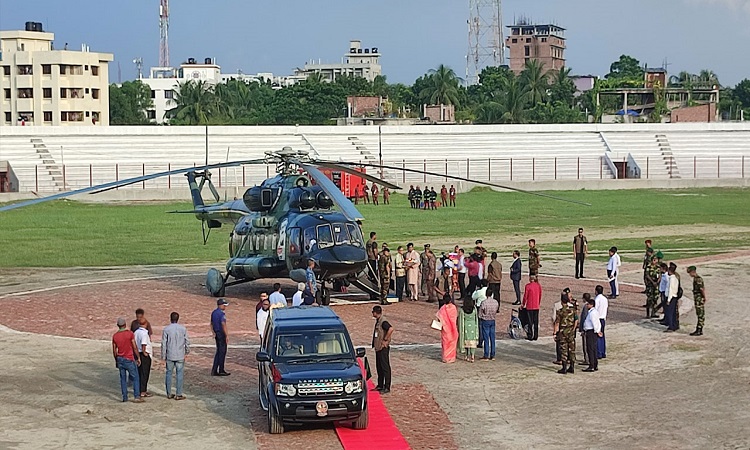 বঙ্গভবনের উদ্দেশ্যে পাবনা ছেড়েছেন রাষ্ট্রপতি