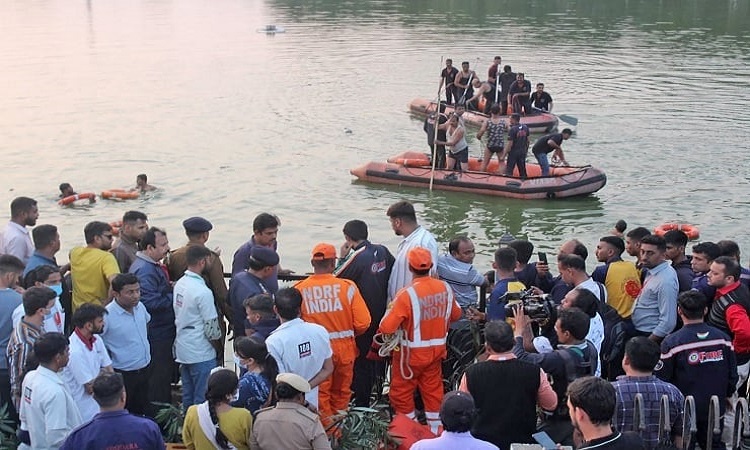 গুজরাটে পিকনিকে গিয়ে নৌকাডুবি, ১৪ শিক্ষক-শিক্ষার্থীর মৃত্যু