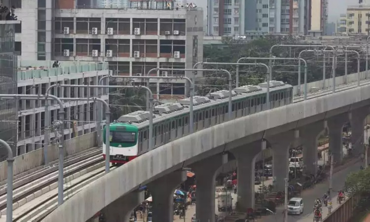 আজ থেকে নতুন সূচি অনুযায়ী চলছে মেট্রোরেল