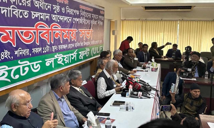 বাংলাদেশ থেকে রাজনীতিকে নির্বাসনে দেয়া হয়েছে: মঈন খান