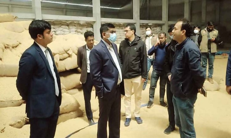 অবৈধভাবে চাল মজুদ, ৫০ হাজার টাকা জরিমানা