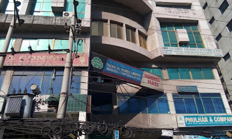 রাজধানীর মেহেরাব প্লাজায় আগুন