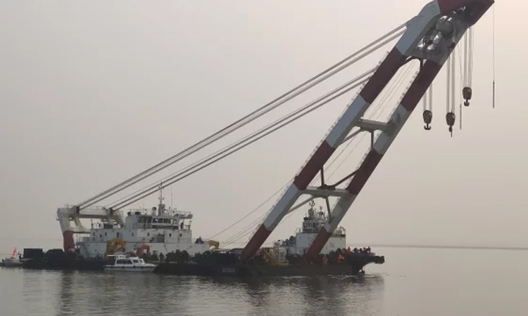 ফেরি উদ্ধারে ব্যর্থ হামজা-রুস্তম-প্রত্যয়, এখন আসছে ঝিনাই-১