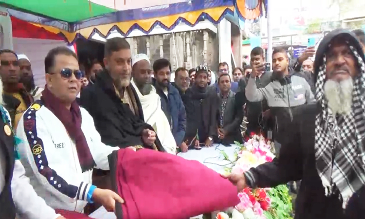 সাভারে শীতার্ত মানুষদের মাঝে শীত বস্ত্র বিতরণ
