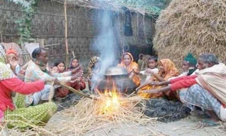 ঘন কুয়াশা আর হিমেল হাওয়ায় বিপর্যস্ত গাইবান্ধা, তাপমাত্রা ৯.৩ ডিগ্রি