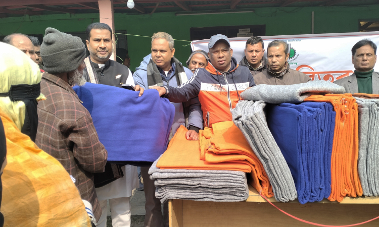 কুড়িগ্রাম প্রেসক্লাবের উদ্যোগে কম্বল বিতরণ