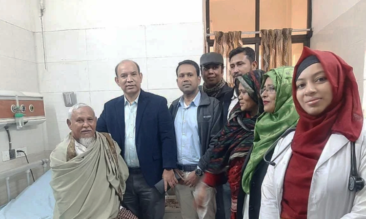 বাংলাদেশে প্রথমবারের মতো হার্টের রিং পরানোর হলো রোবটের মাধ্যমে