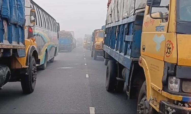 বঙ্গবন্ধু সেতু মহাসড়কে ১০ কিলোমিটার যানজট, ভোগান্তিতে যাত্রীরা