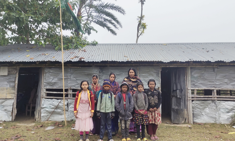 গ্রামের একমাত্র বেসরকারি স্কুলটির বেহাল দশা