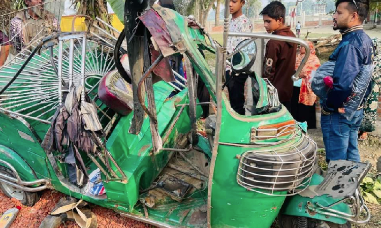 নেত্রকোণায় প্রাইভেটকার সিএনজি সংঘর্ষে নিহত ২, আহত ৬