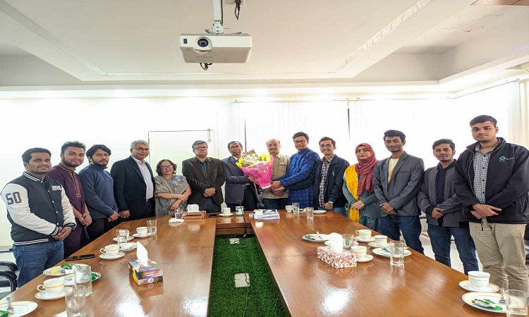 উপাচার্যের সাথে জাবি প্রেসক্লাবের নতুন কার্যকরী পর্ষদের সৌজন্য সাক্ষাৎ