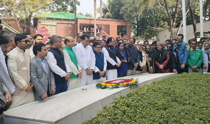 বঙ্গবন্ধুর সমাধিতে প্রধানমন্ত্রীর কার্যালয়ের অনু বিভাগে নিয়োগ প্রাপ্ত কর্মকর্তার শ্রদ্ধা