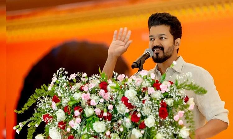রাজনীতিতে আসছেন অভিনেতা বিজয়