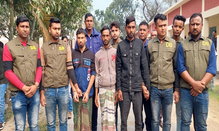 পাবনায় মা-‌ছেলেকে হত্যার ঘটনায় গ্রেফতার ৩