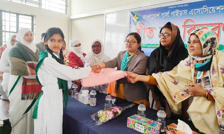 গার্লস গাইড এসোসিয়েশনের শীতবস্ত্র বিতরণ