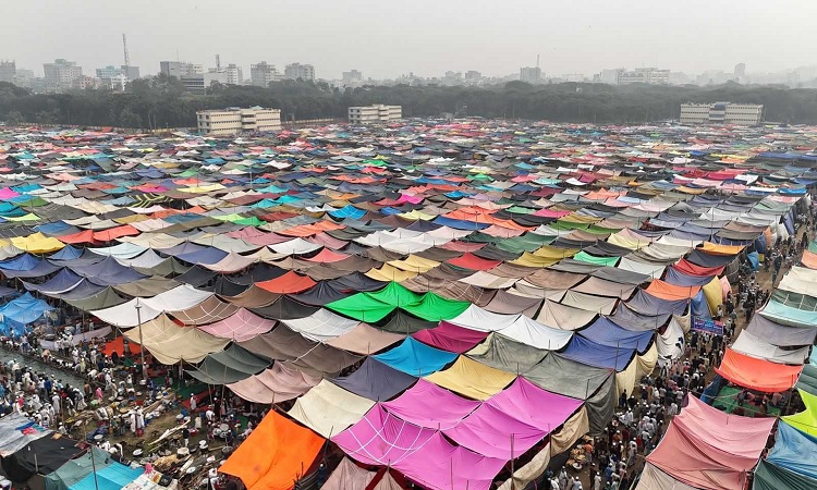 ইজতেমায় দ্বিতীয় দিনের বয়ান চলছে