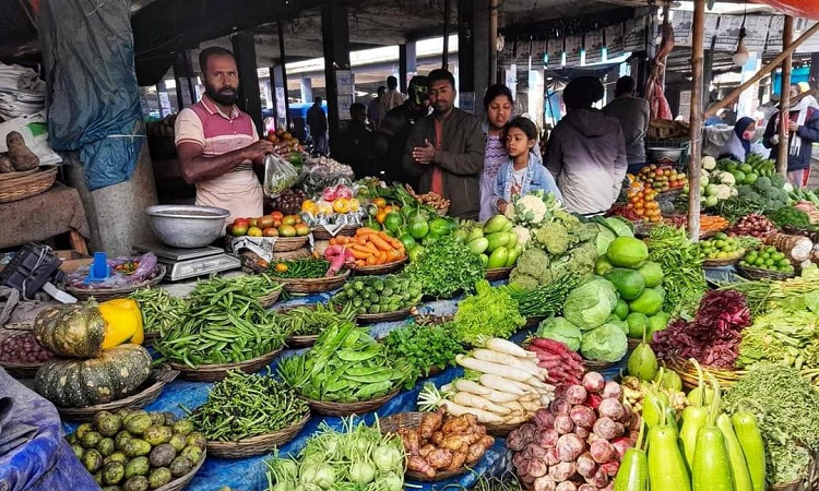 চুয়াডাঙ্গায় লাগামহীন নিত্যপণ্যের বাজার