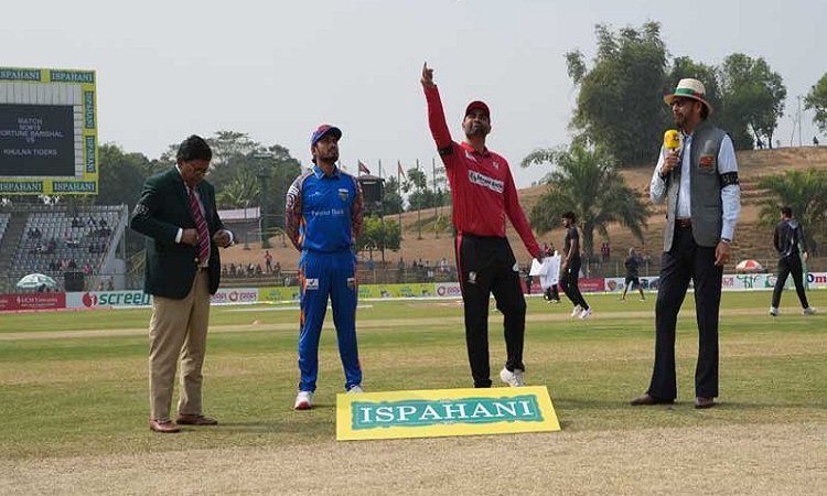 টস জিতে খুলনার বিপক্ষে ফিল্ডিংয়ে বরিশাল ফরচুন