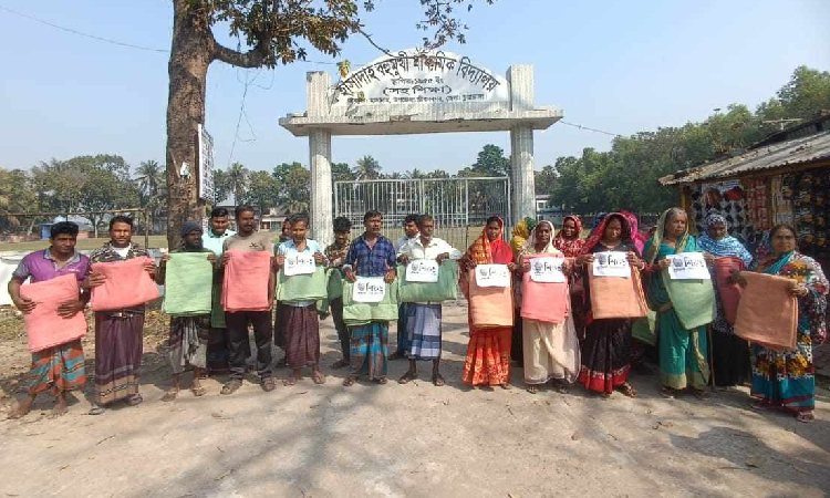 চুয়াডাঙ্গায় শীতার্তদের মাঝে কম্বল বিতরণ