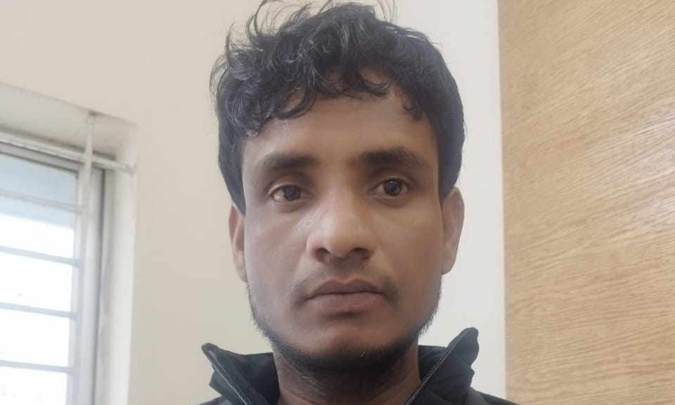সরাইলে জনতা ব্যাংকে হাতেনাতে ধরা পড়ল চোর