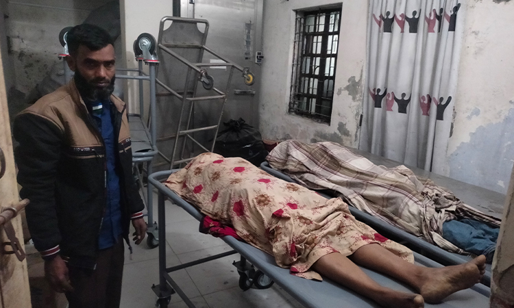নওগাঁয় পারিবারিক দ্বন্দ্বে স্বামী-স্ত্রীর আত্মহত্যা