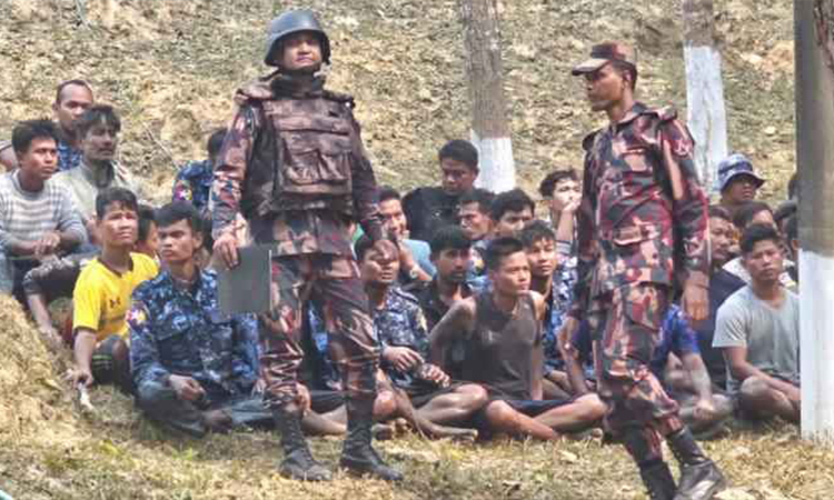 অনুপ্রবেশকারী ২৩ রোহিঙ্গার বিরুদ্ধে অস্ত্র আইনে মামলা