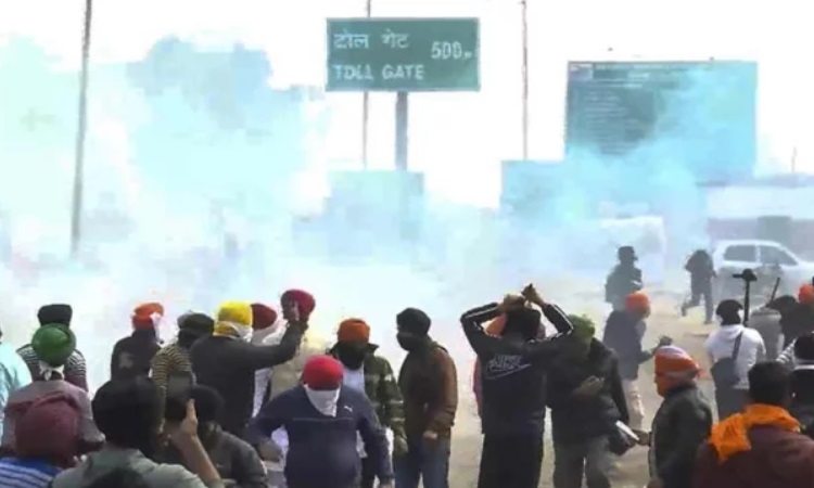 ১৪৪ ধারা উপেক্ষা করে দিল্লির রাস্তায় হাজারো কৃষক