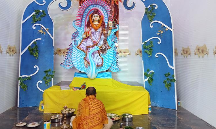দুর্গাপুরে নানা আয়োজনে পালিত হলো দেবী সরস্বতী পূজা
