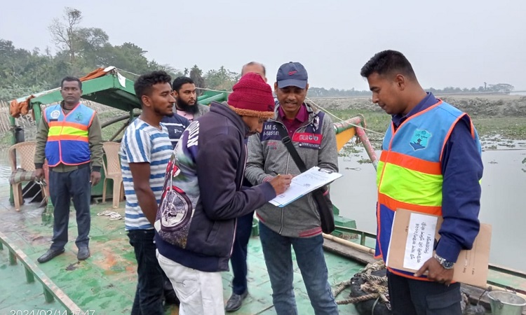 কাউখালীতে অবৈধভাবে বালু উত্তোলনের দায়ে জরিমানা