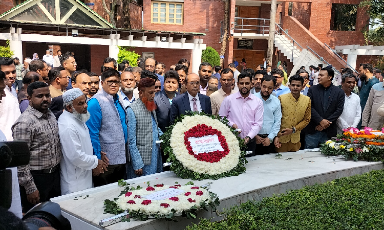 জাতির পিতার সমাধিতে শিক্ষা প্রকৌশল অধিদপ্তরের প্রধান প্রকৌশলীর শ্রদ্ধা