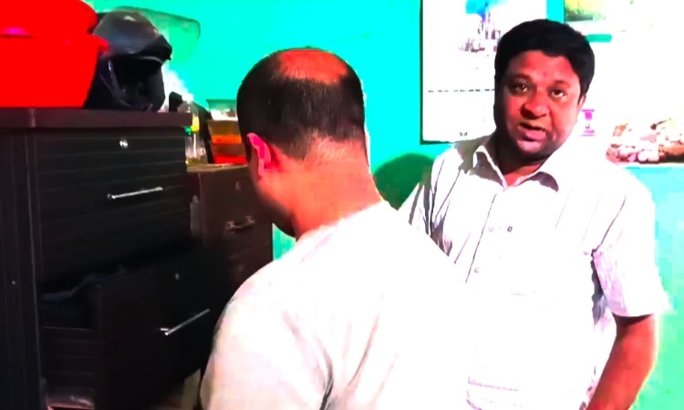হিলিতে দিনেদুপুরে ব্যবসায়ীর সাড়ে ৫ লাখ টাকা চুরি